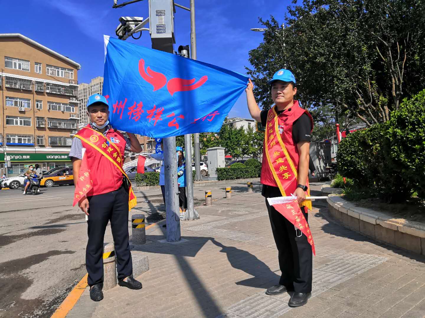 <strong>男人扒开女人的阴道播放器′</strong>